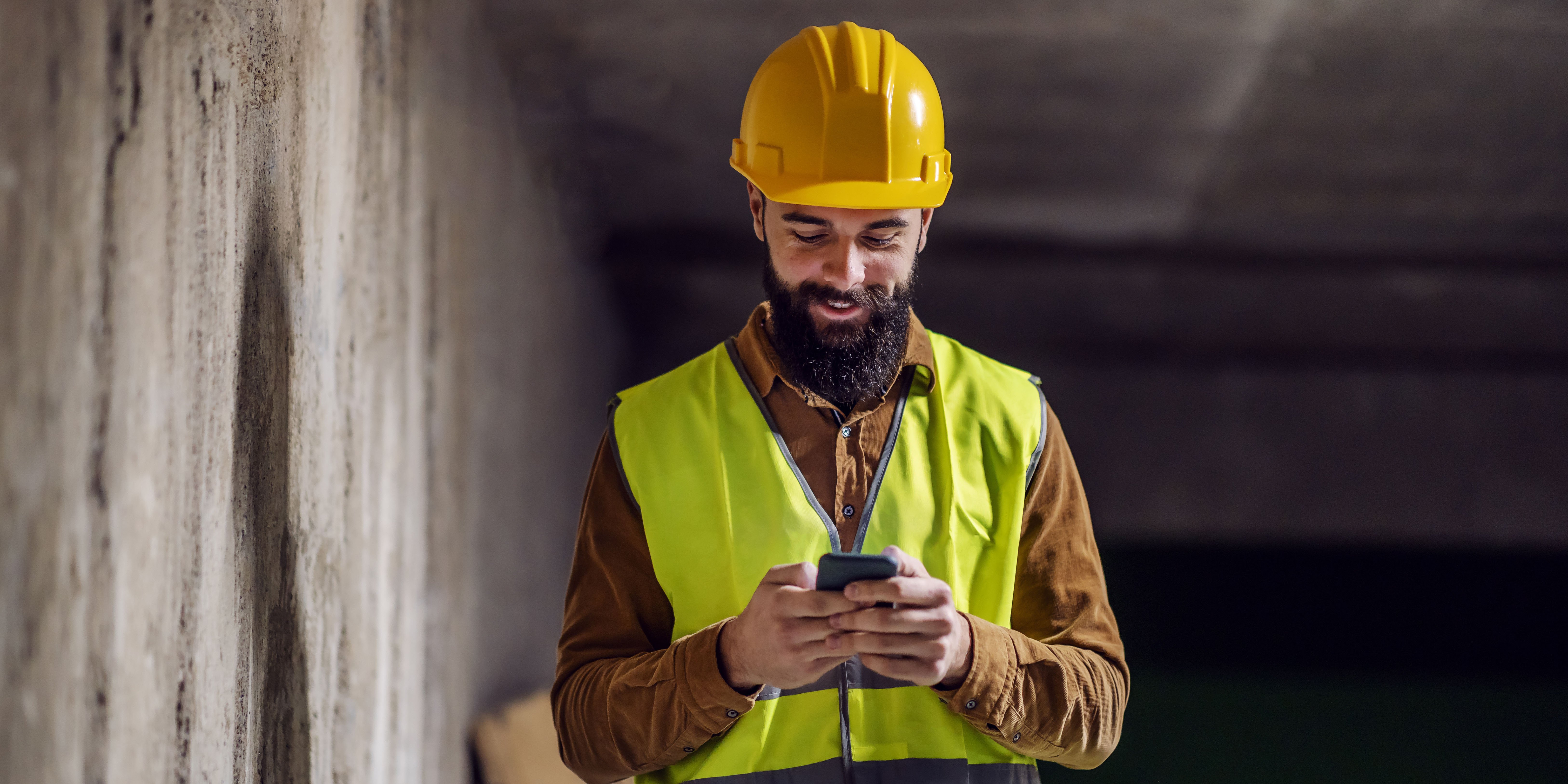 Machine operator using an app 